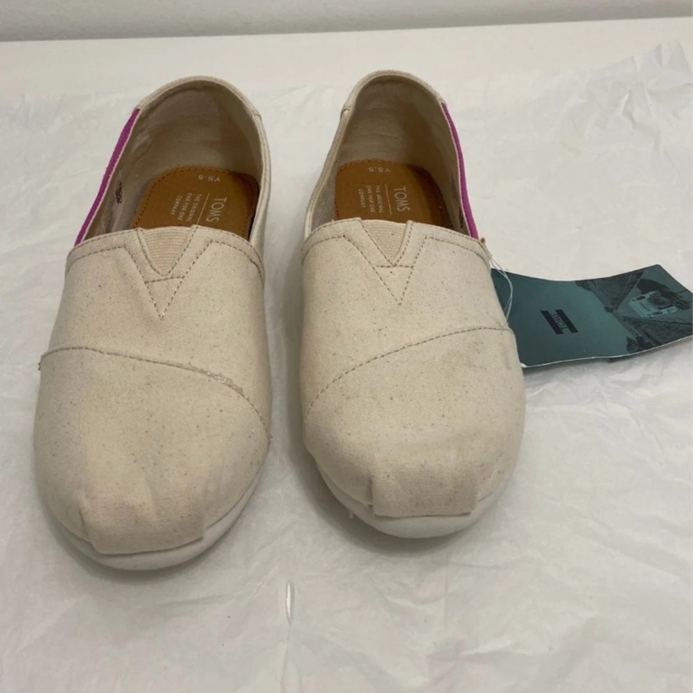 TOMS - Picture 3 of 8